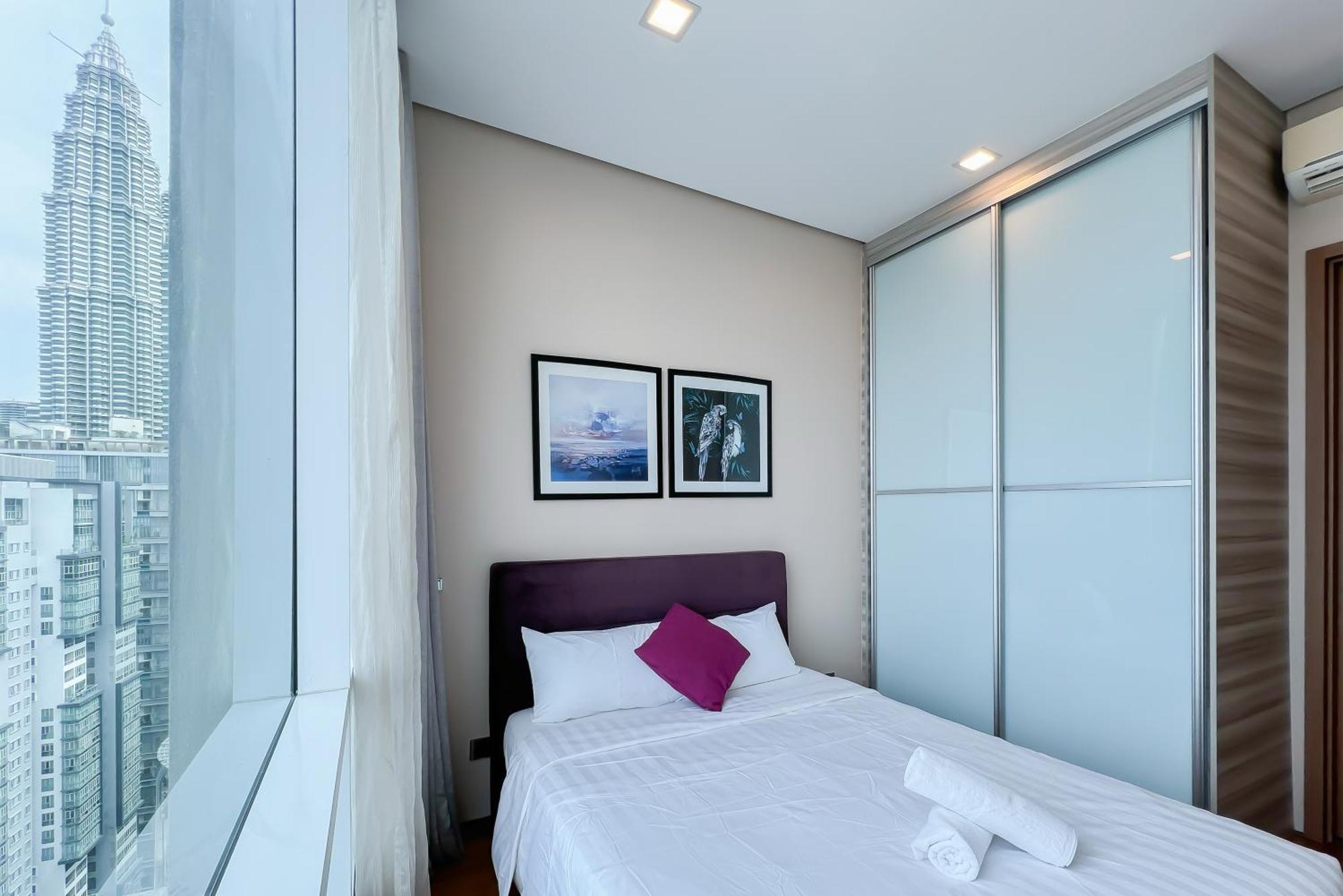 Soho Suites Klcc By Guesthouse Kuala Lumpur Exterior photo